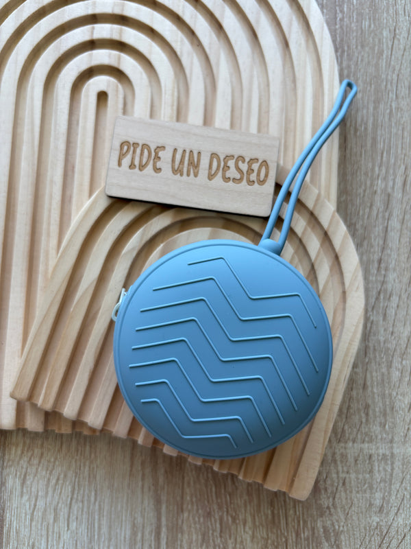 Porta chupetero azul empolvado
