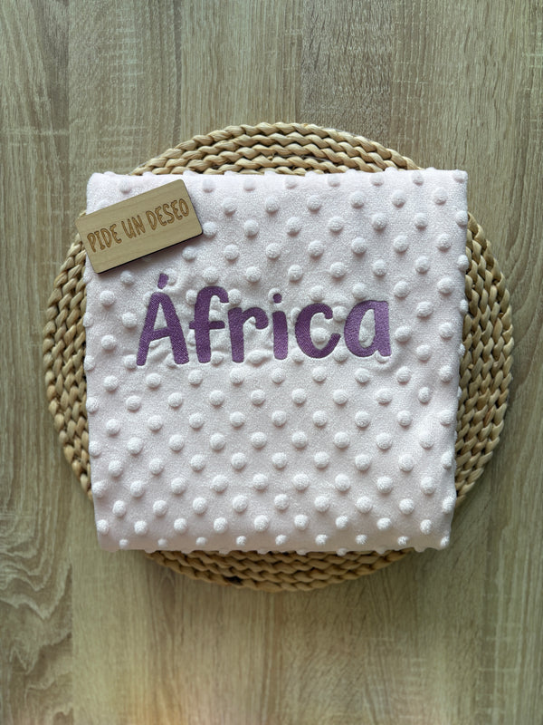 Manta rosa con letras lila