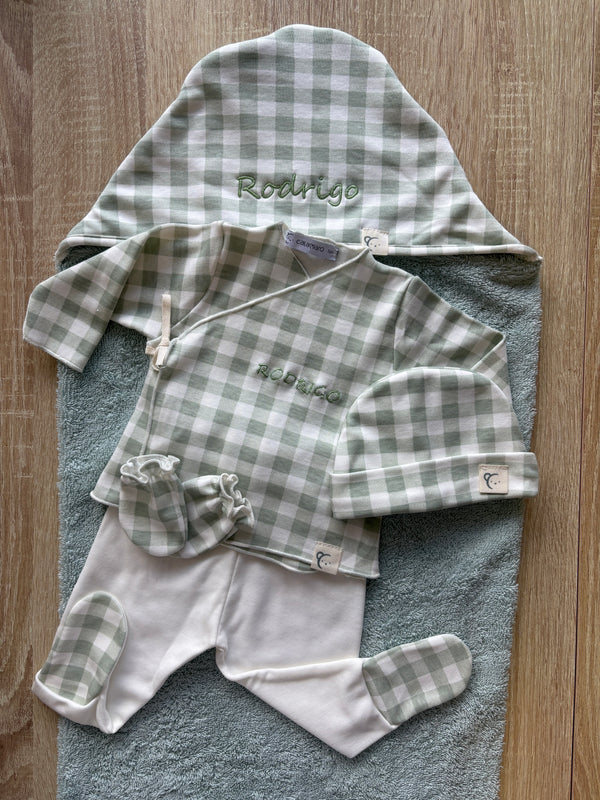 Pack conjunto de primera puesta vichy verde y capa de baño con manopla