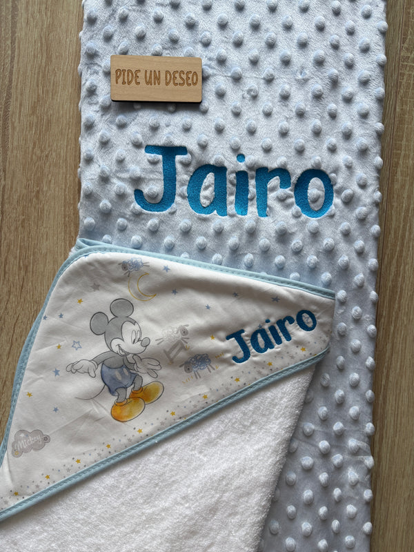 Pack capa de baño Mickey Mousse y manta personalizada azul.