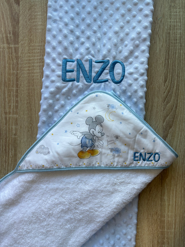 Pack capa de baño Mickey Mousse y manta personalizada azul.